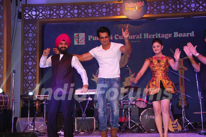 Sonu Sood and Rashmi Desai perform at Baisakhi Di Raat