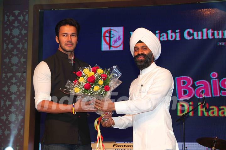 Rajneesh Duggal felicitated at Baisakhi Di Raat