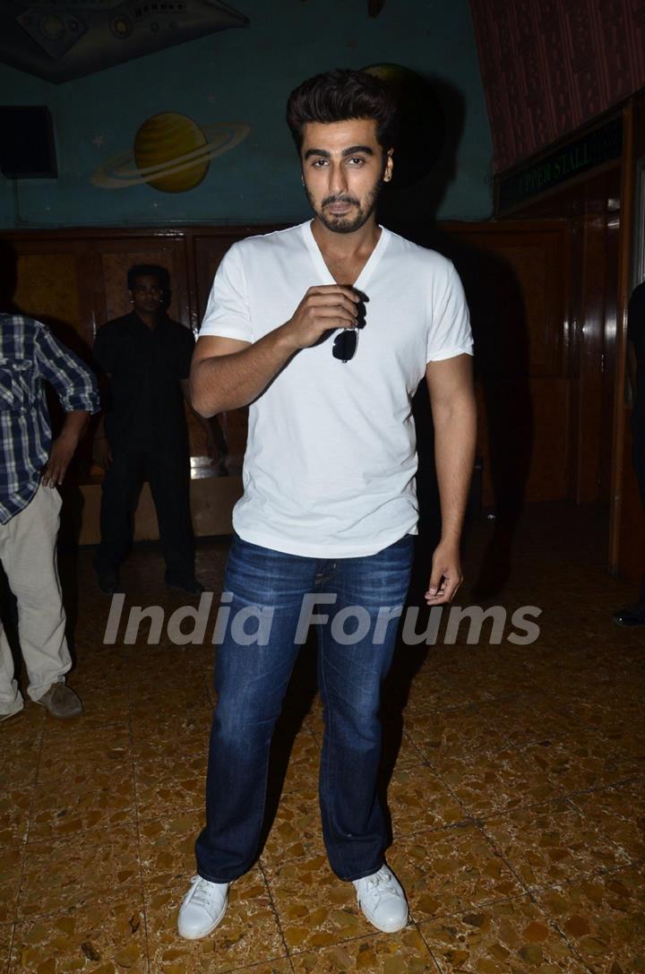 Arjun Kapoor catches audience reaction of '2 States'