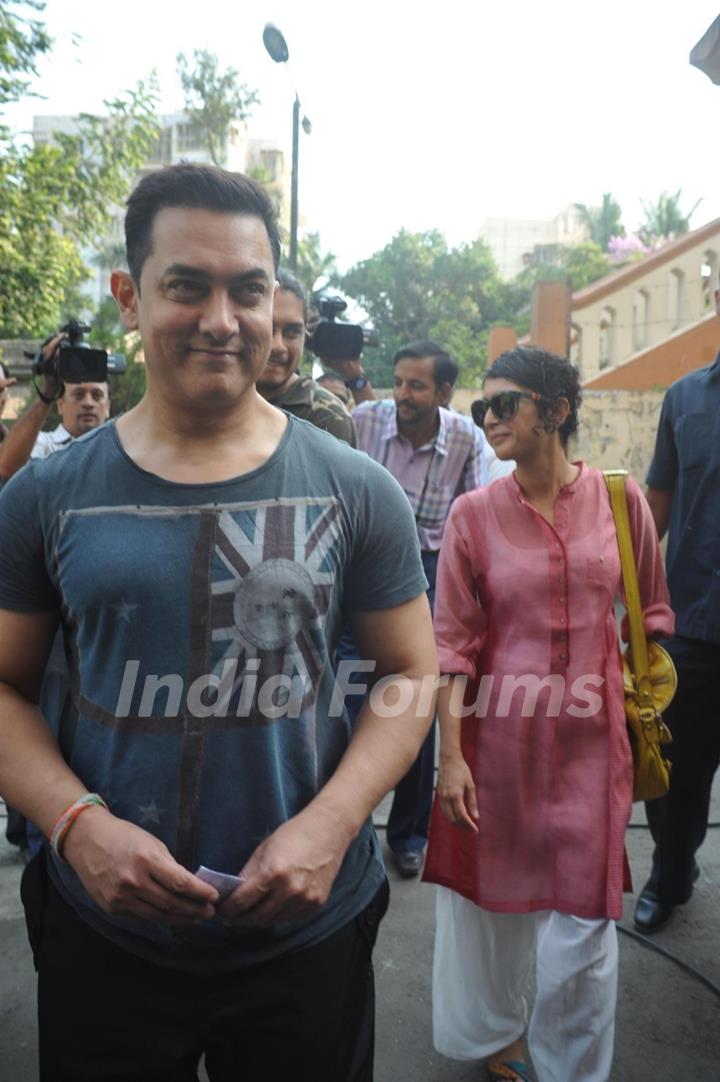 Aamir Khan and Kiran Rao arrives to vote at polling station in Mumbai