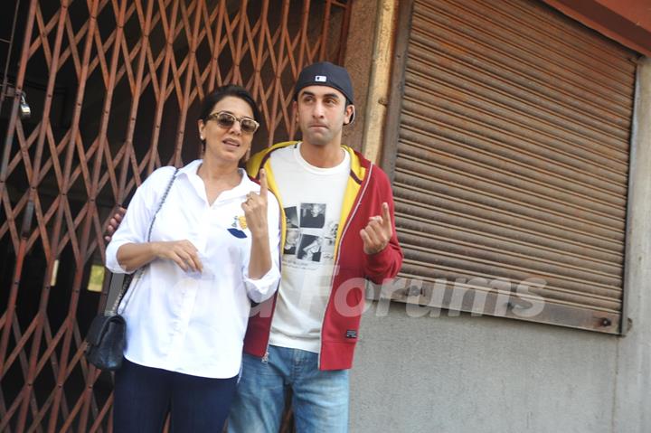 Neetu Singh and Rabir kapoor show their inked fingers