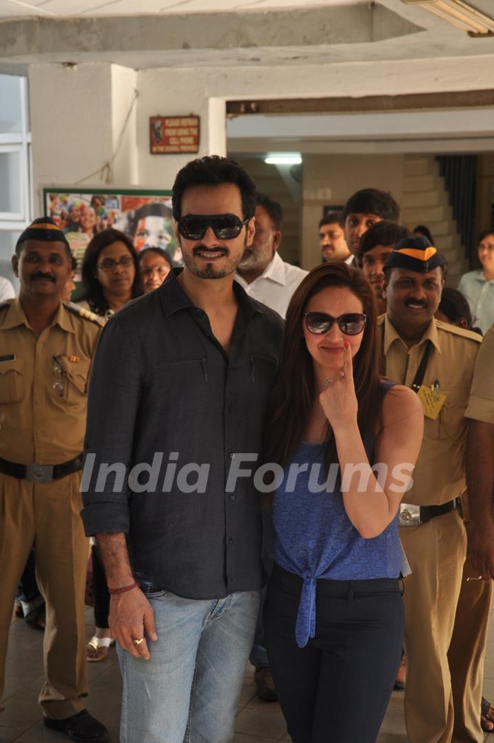 Esha Deol with her husband shows her inked finger