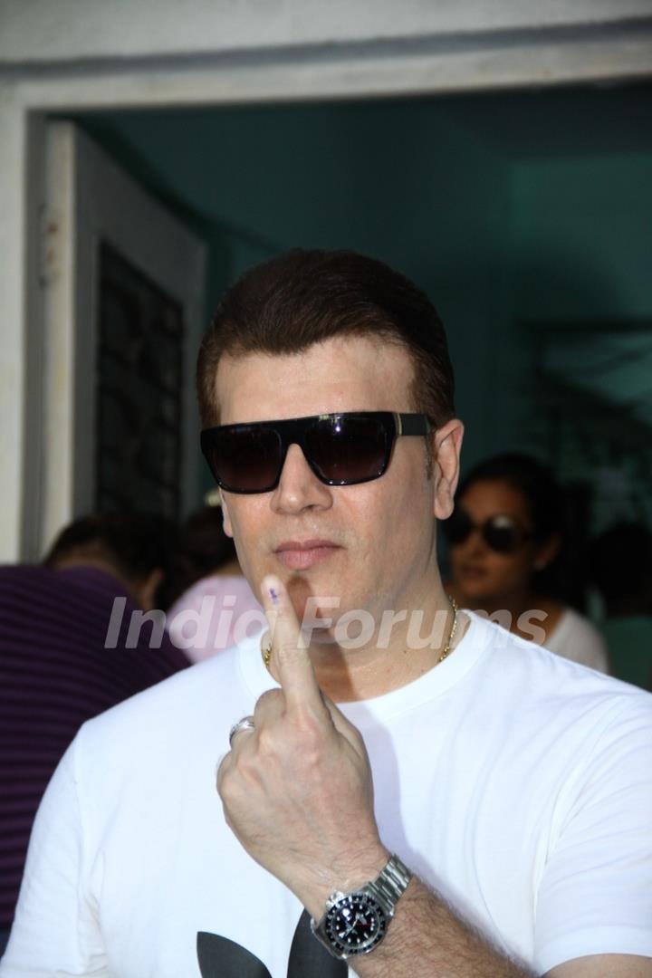 Aditya Pancholi shows his inked finger