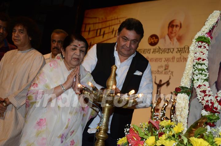 Lata Mangeshkar inaugrates the 72nd Master Deenanath Mangeshkar Awards