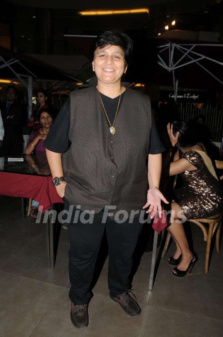 Falguni Pathak at the Launch of Signature Collection of Earth 21