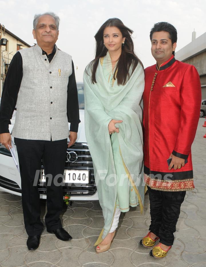 Aishwarya Rai and Sumeet Tappoo at the Tribute to the Legend of Pure Love concert