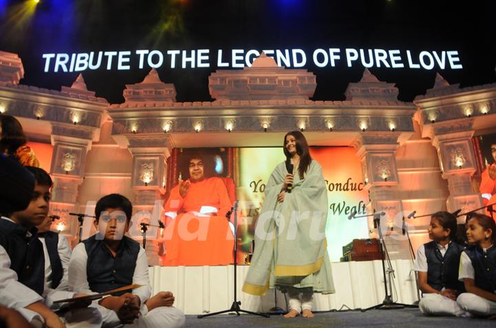 Aishwarya Rai at the Tribute to the Legend of Pure Love concert