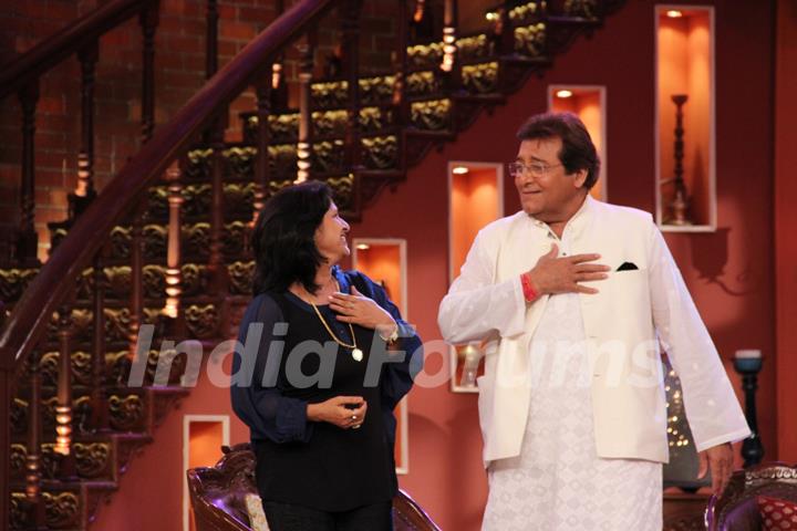 Vinod Khanna performs at Comedy Nights With Kapil