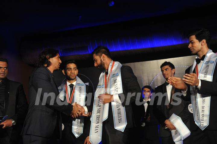 Arjun Rampal congratulates the winners of 'Mr India 2014'