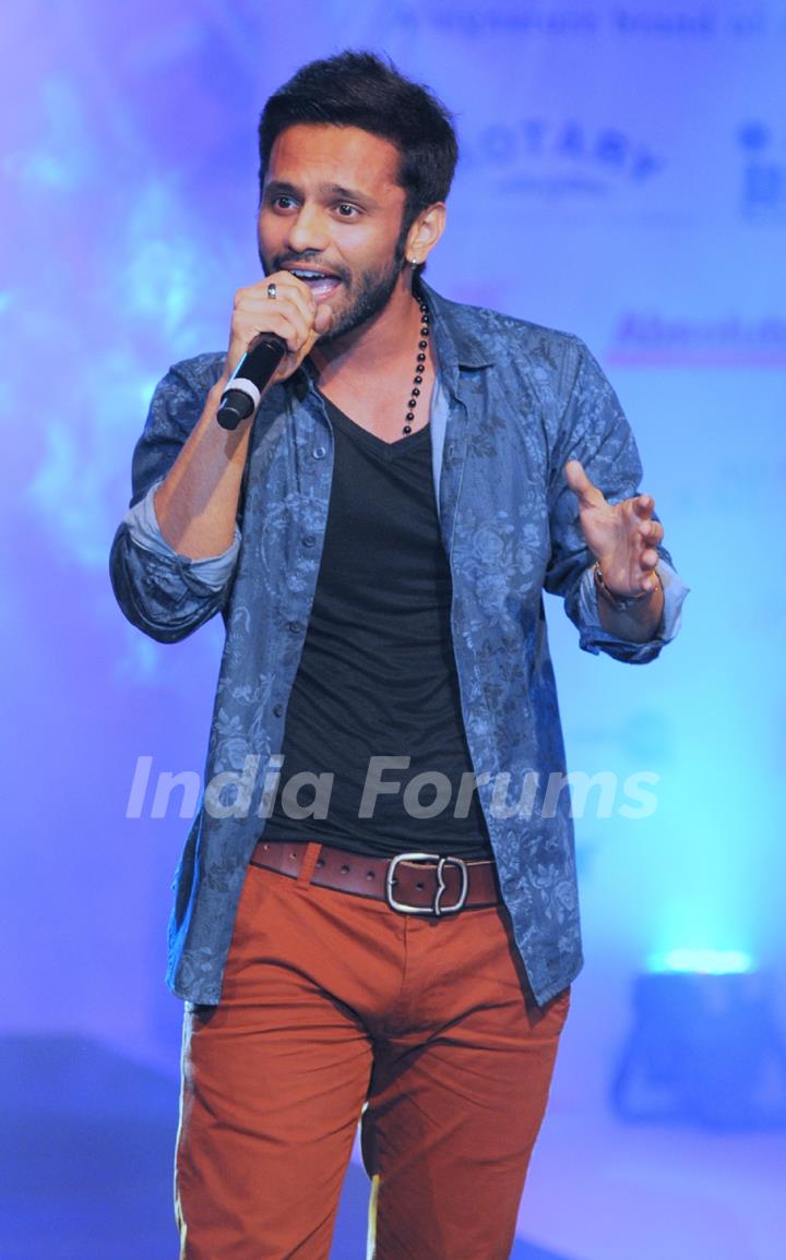 Rahul Vaidya performs at Tassel Fashion & Lifestyle Awards 2014