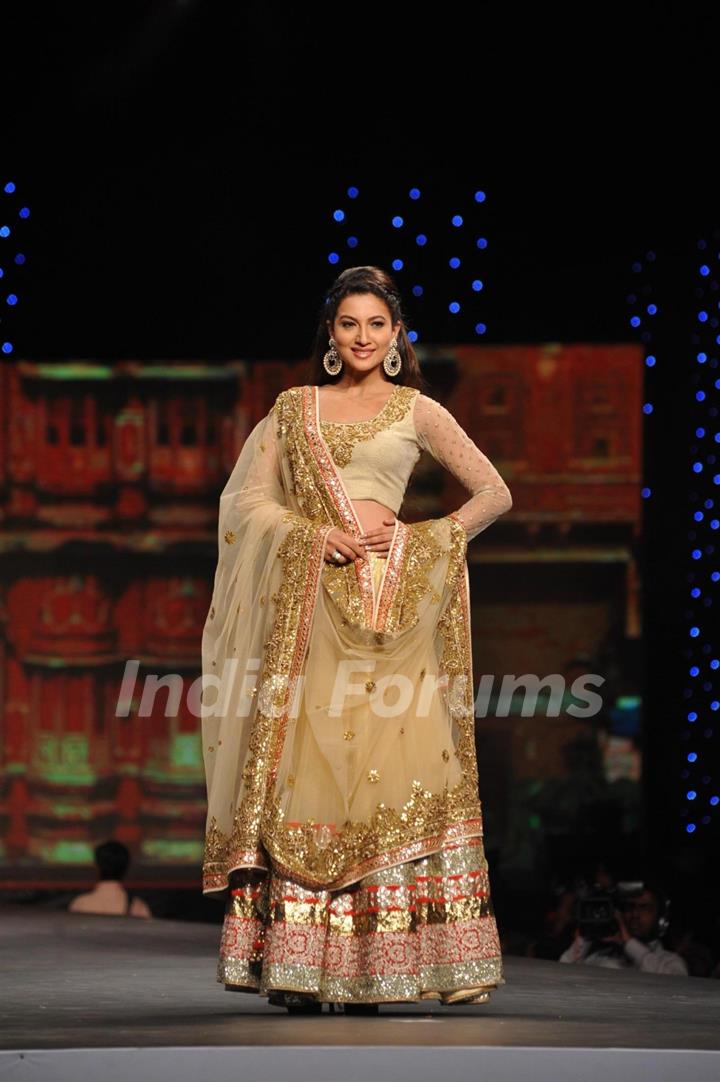 Gauahar Khan walked the ramp at the 'Caring with Style' fashion show at NSCI