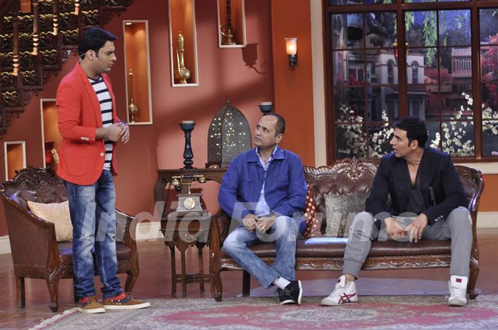 Promotion of Holiday on Comedy Nights With Kapil