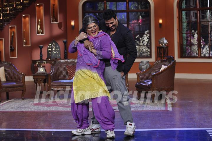 Akshay Kumar performs with Dadi on Comedy Nights With Kapil