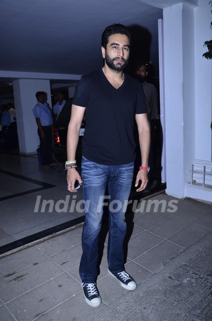 Shekhar Ravjiani at Karan Johar's Birthday Bash