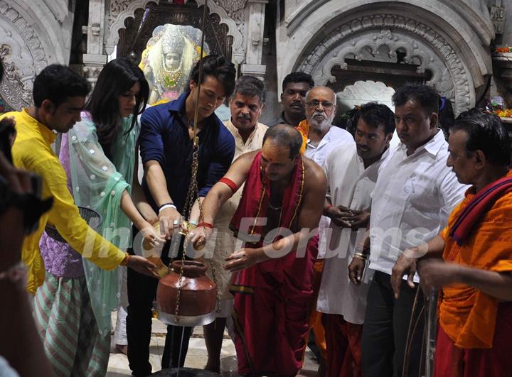 Tiger Shroff and Kriti Sanon perform a pooja at Babulnath Temple