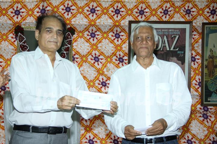 The Mehboob Khan family present cheque of 10 lakhs to FWICE