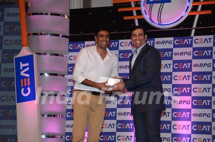 Ravichandran Ashwin being awarded the CEAT  Indian Player of the year by VVS Lakshman