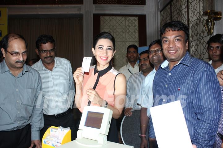 Karisma Kapoor felicitates jackpot winners