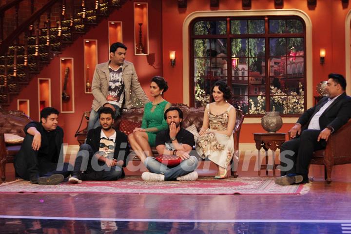 Promotion of Humshakals on Comedy Nights with Kapil