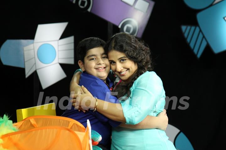 Vidya Balan gives Sadhil a hug on on Captain Tiao