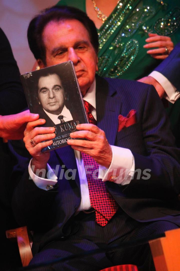 Dilip Kumar launches his autobiography 'Substance and the Shadow'