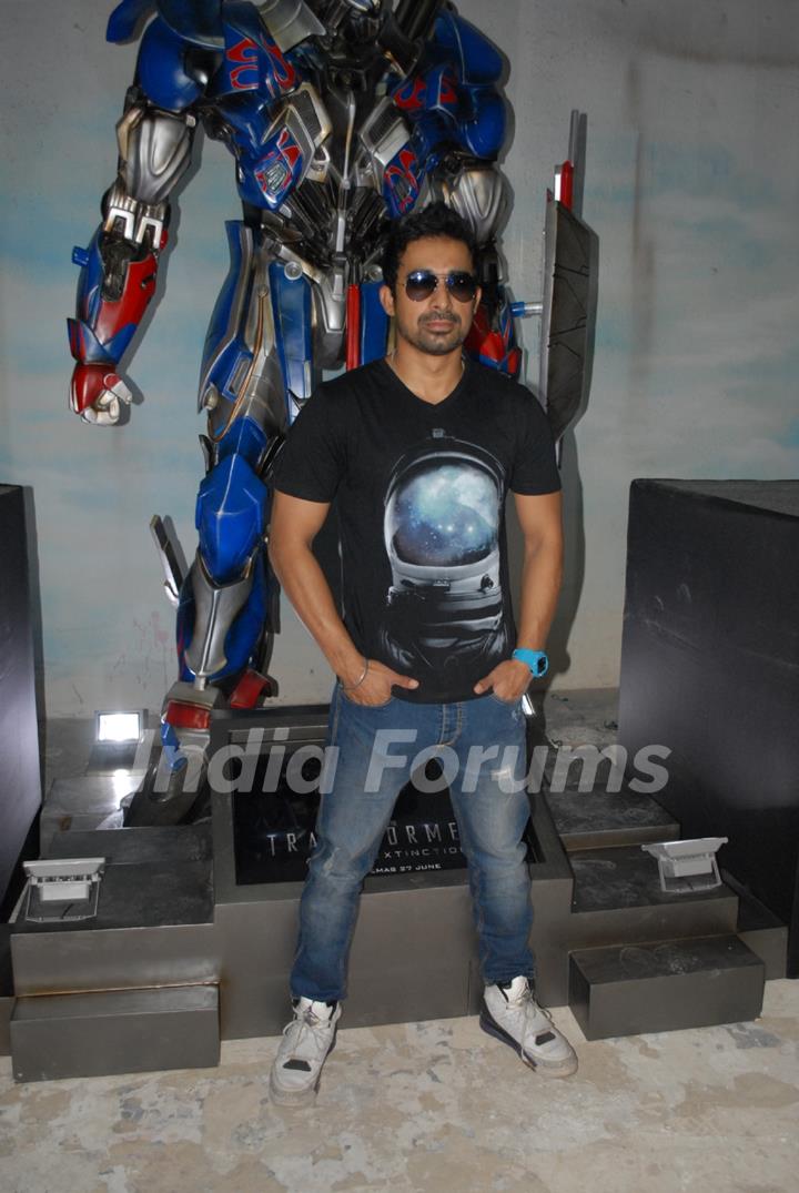 Rannvijay Singh at the Unveiling of Transformers 4 lead robot Optimus Prime