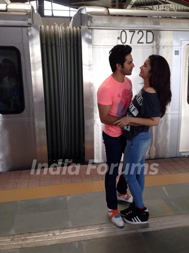 Humpty Sharma takes his Dulhaniya on the Mumbai metro