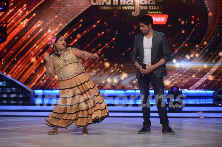 Sidharth watches Palak perfrom on Jhalak Dikhhla Jaa Season 7