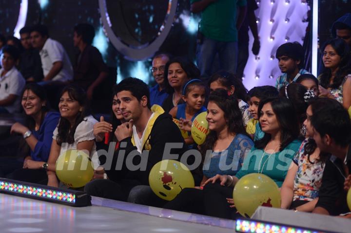 Promotion of Ek Villain on Jhalak Dikhhla Jaa Season 7