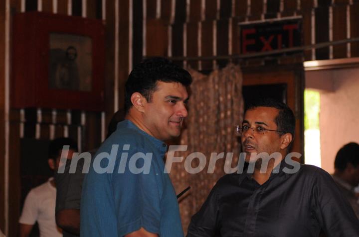 Siddharth Roy Kapur and Chetan Bhagat at the Trailer Launch of 'Kick'