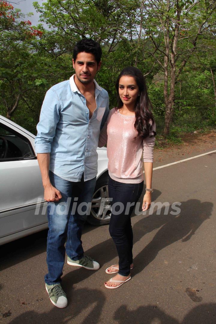 Sidharth Malhotra and Shraddha Kapoor Promotes Ek Villain on CID