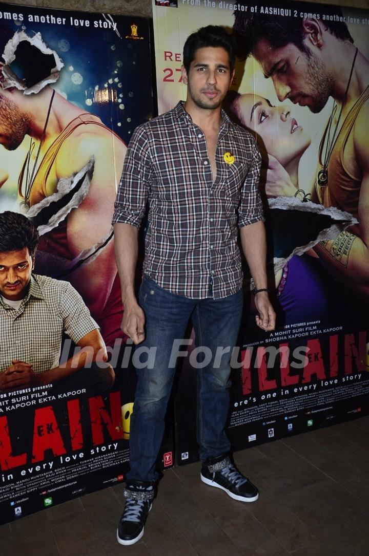 Sidharth Malhotra at the Screening of Ek Villiian