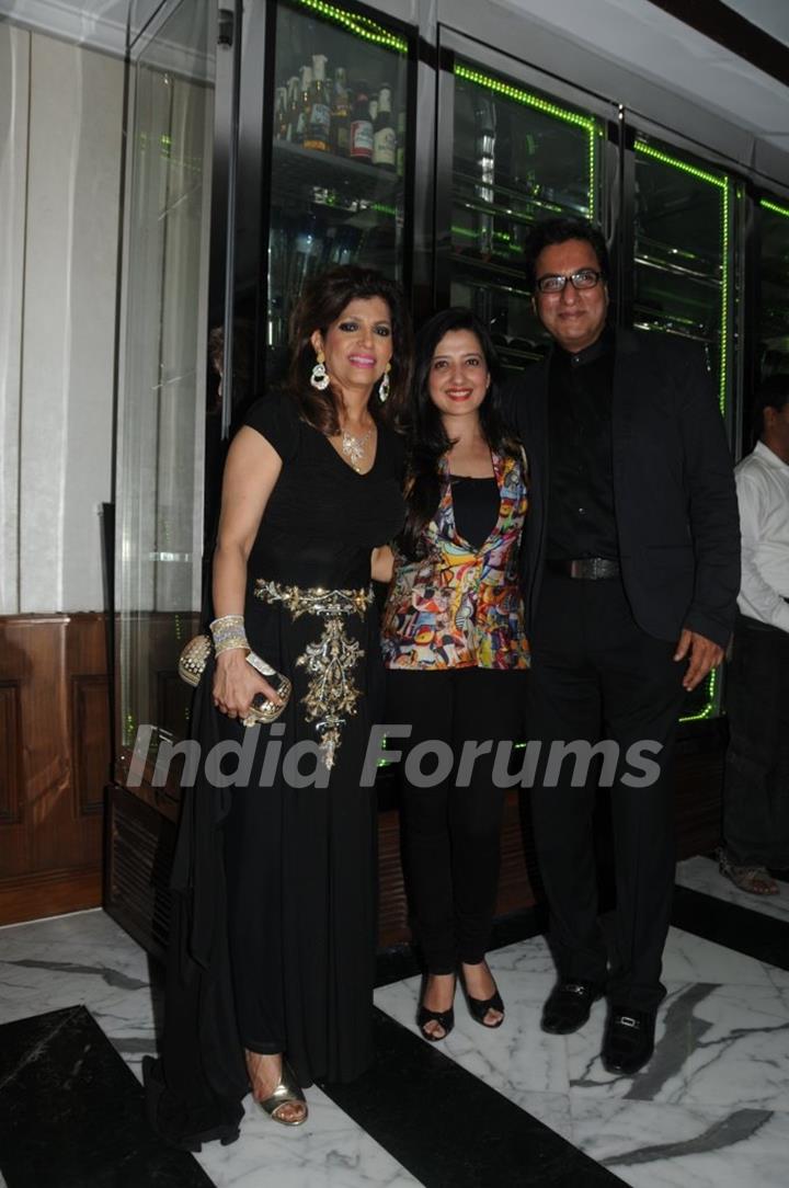 Talat Aziz posing with Amy Billimoria and Bina Aziz and at the Music Mania Event