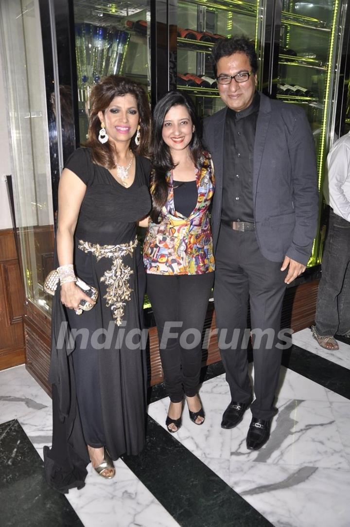 Talat Aziz with Amy Billimoria and Bina Aziz at the Music Mania event