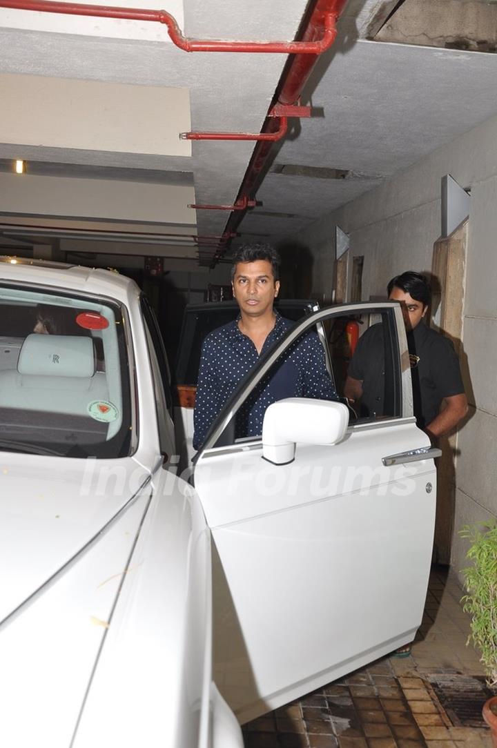 Vikram Phadnis attends Karisma Kapoor's Birthday Party