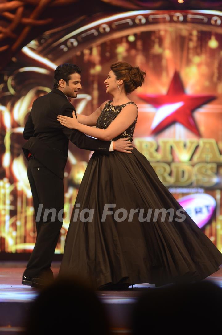 Karan Patel performs with Parineeti Chopra at Star Parivaar Awards 2014