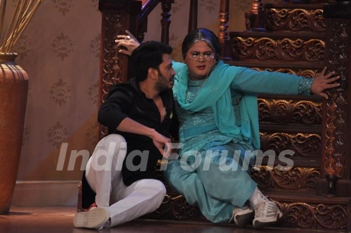 Dadi performs with Riteish Deshmukh on Comedy Nights With Kapil