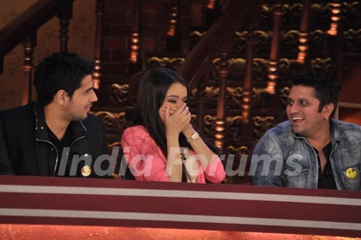 Shraddha Kapoor cannot stop laughing on Comedy Nights With Kapil