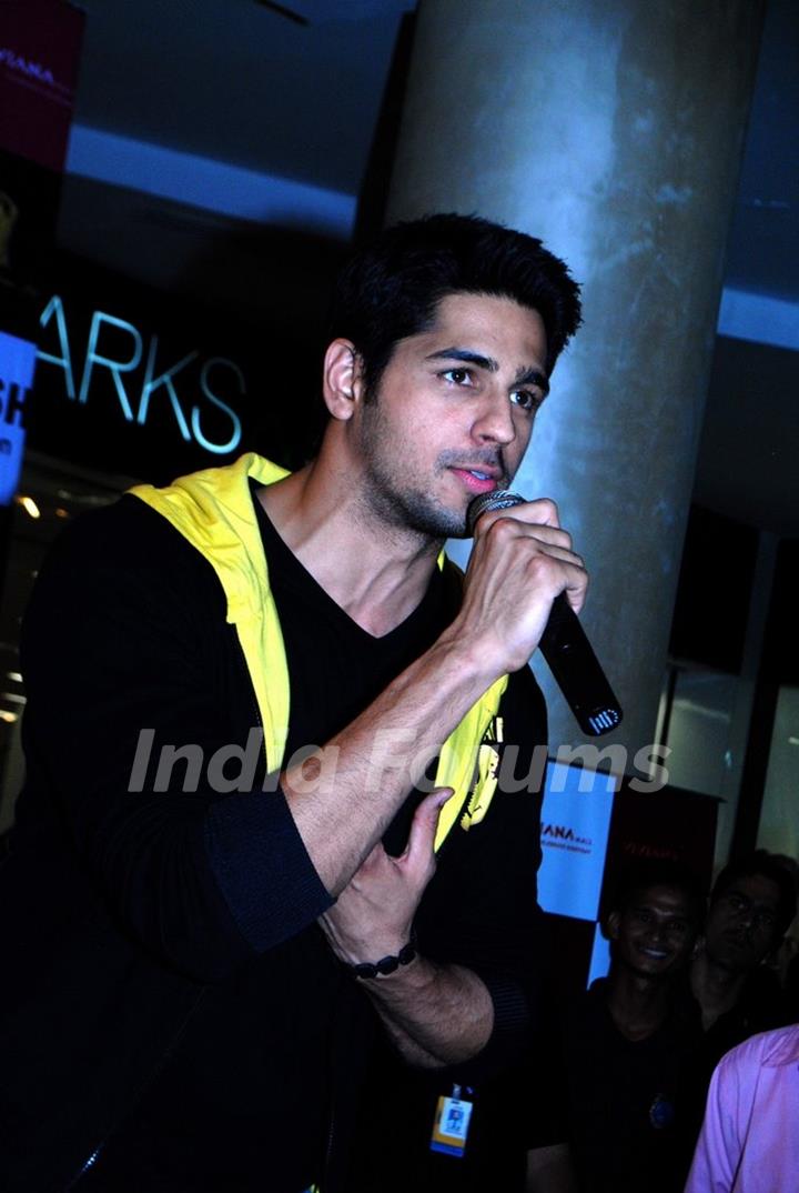 Sidharth Malhotra at the Promotions of Ek Villain at Viviana Mall, Thane