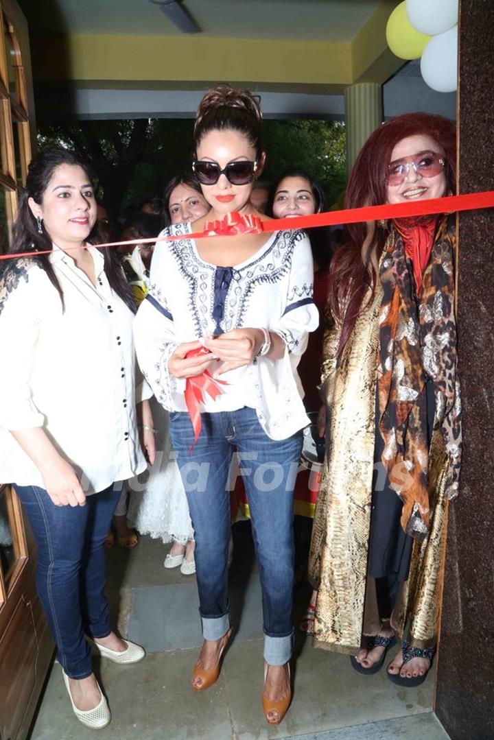 Gauri Khan inaugurates Bakery shop in Delhi