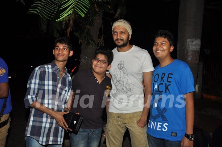 Riteish Deshmukh with his fans