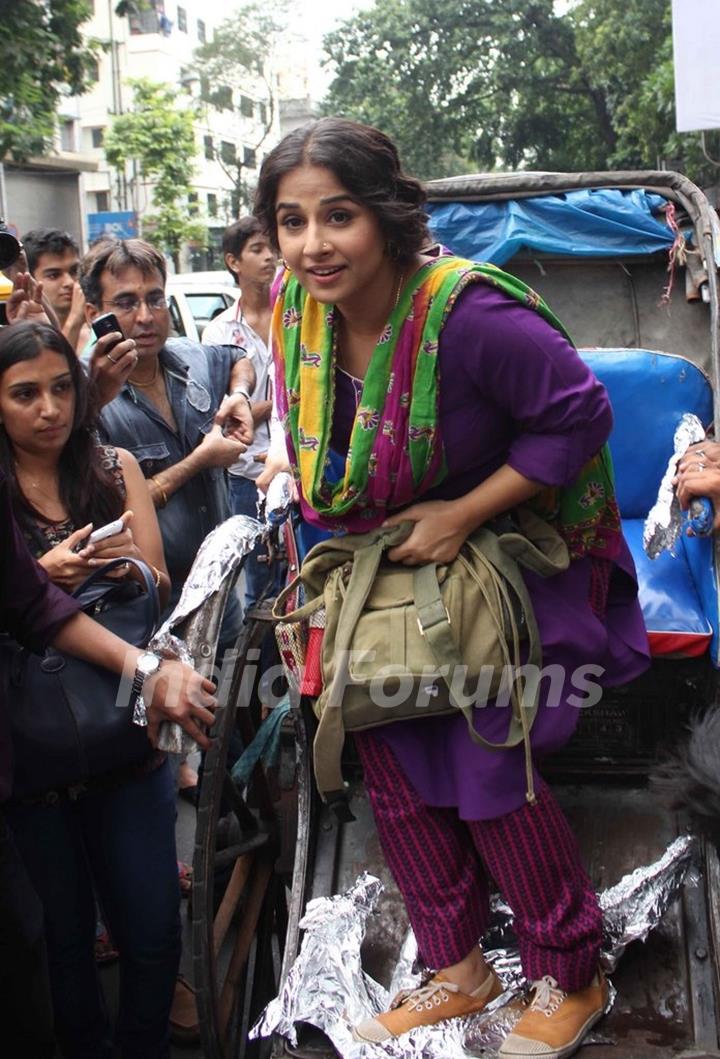 Vidya Balan takes cycle rickshaw ride in Kolkata