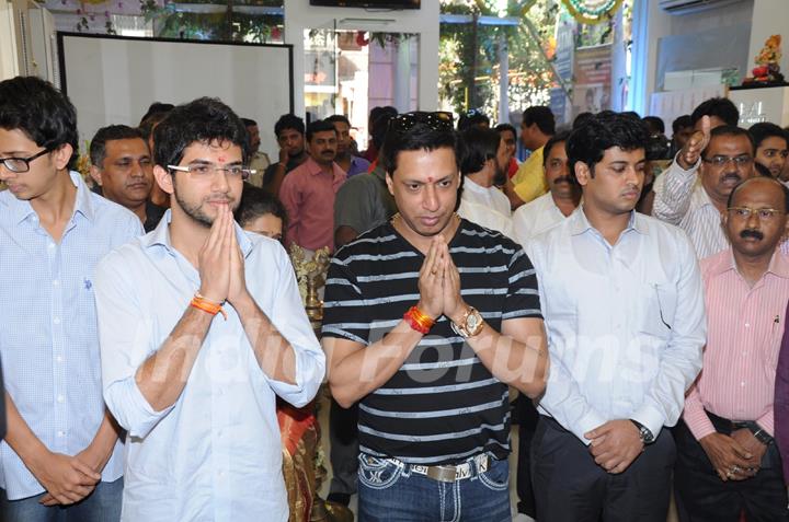 Aditya Thackeray and Madhur Bhandarkar pray before the lightning of the lamp