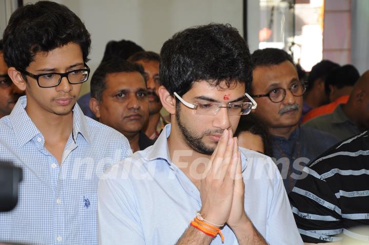 Aditya Thackeray praying before the lightning of the lamp