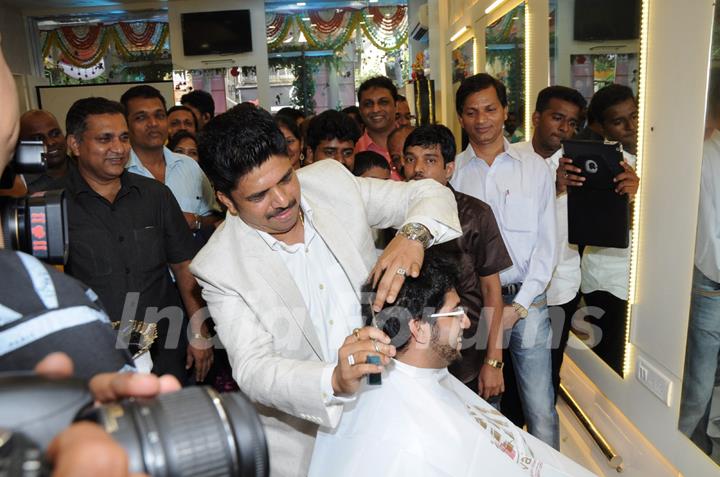 Aditya Thackeray getting a hair cut