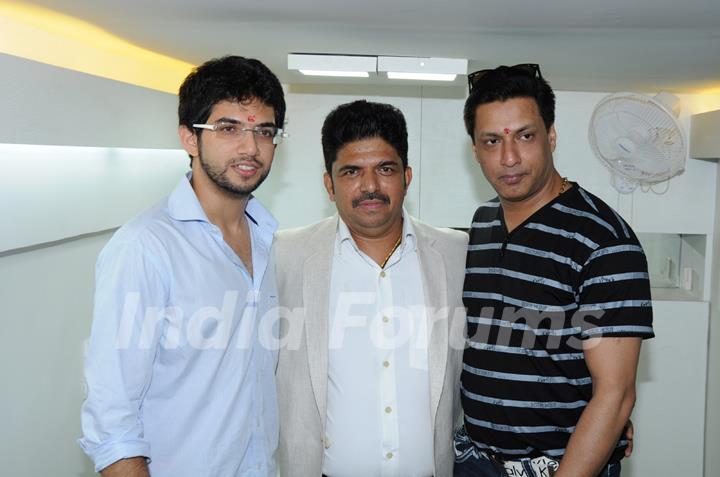 Aditya Thackeray and Madhur Bhandarkar pose with the Hair Designer