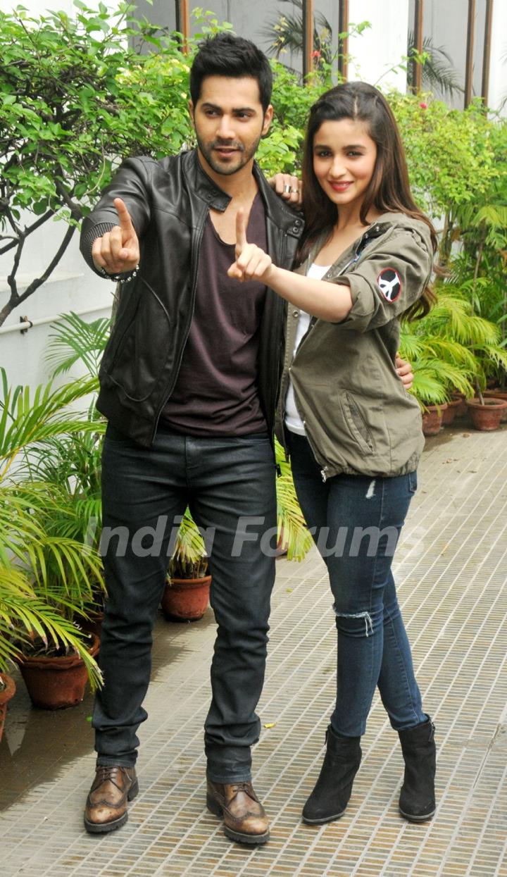Varun Dhawan and Alia Bhatt strike a pose for the cameras at Kolkata