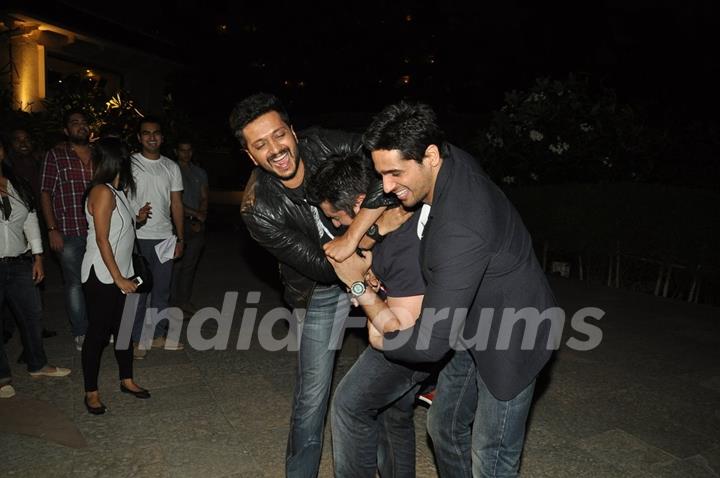 Riteish and Sidharth hug Mohit at the Success Party of Ek Villain