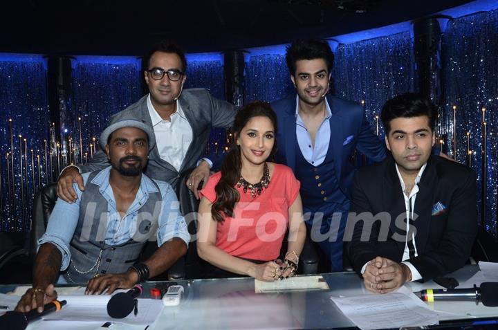 The Jhalak Dikhala Jaa team pose for a click