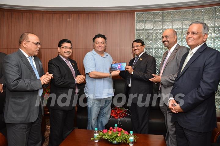 Rishi Kapoor launches IDBI bank